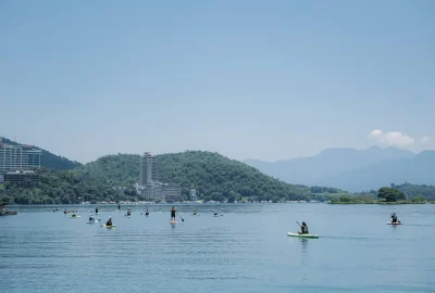 魚人立槳